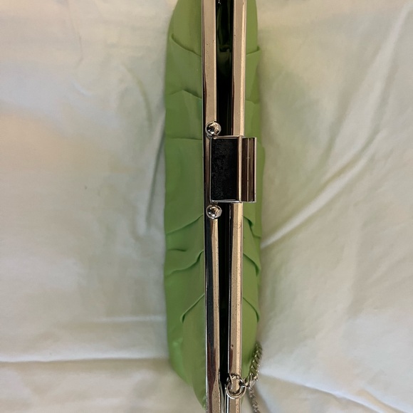 🌺Cache lime green Clutch/Purse - Picture 4 of 10